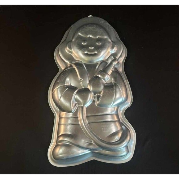 Wilton Fire Fighter/Person Cake pan - Picture 1 of 5